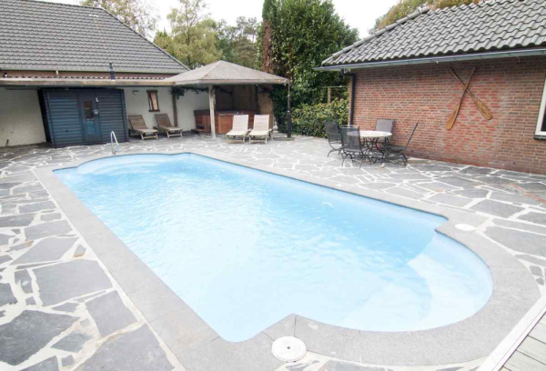 Luxe 14 persoons wellness-villa met eigen zwembad, op de Veluwe