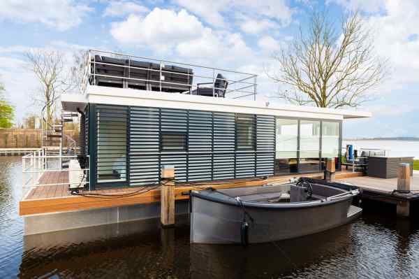 Prachtig gelegen 4 persoons houseboat aan het Sneekermeer in Friesland