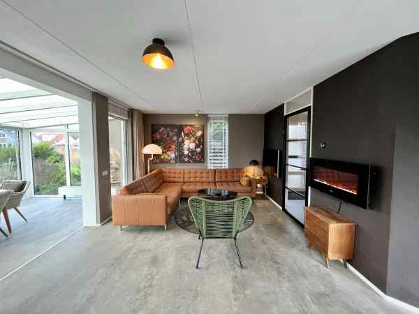 FR300 - Living Room