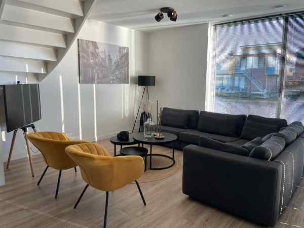 FR342 - Living Room