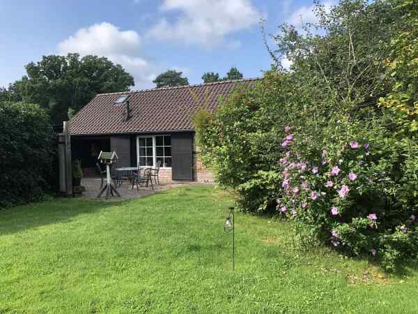Heerlijk, landelijk gelegen 2 persoons particulier vakantiehuisje nabij Almelo