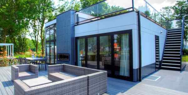Luxe 6 persoons vakantiewoning met terras en een dakterras op een vakantiepark in Breskens
