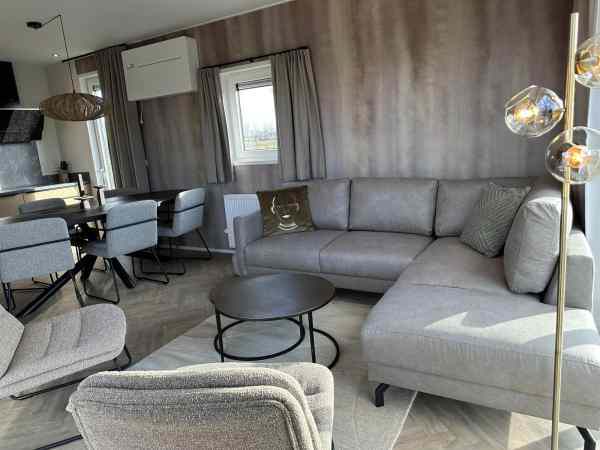 ZE1244 - Living Room