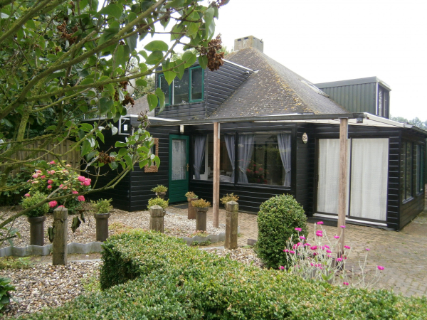 Gezellig en eenvoudig 6-persoons vakantiehuis in Stavenisse, Tholen, bij de Oosterschelde.