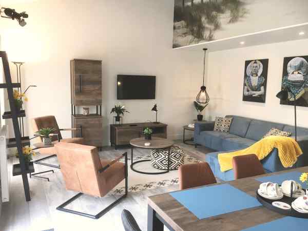 ZE979 - Living Room