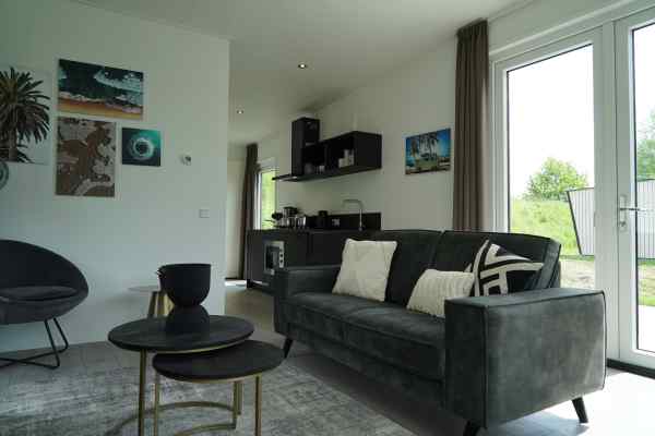 ZH366 - Living Room
