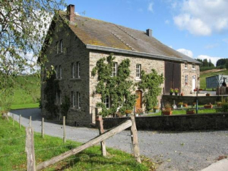 Old, beautifully renovated 15 p. Ardennes farmhouse built with charact...