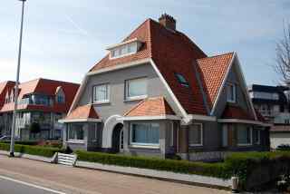 20 person group accommodation in Koksijde at 150 meters from the beach