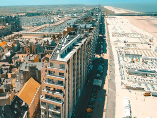 Luxury 4 persons flat with balcony on the sunny side in Blankenberge