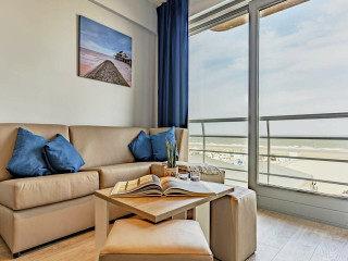 Beautiful 4 person apartment with sea view in Blankenberge