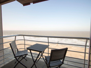 Mooie 4 persoons suite met balkon en zeezicht in Blankenberge