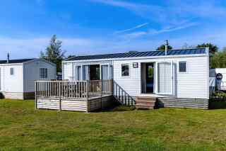 Nice 4 person chalet in a holiday park near the Belgian coast