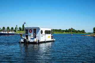 Tolles 4-Personen-Hausboot in einem belgischen Marina an den Maasplass...