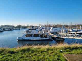 Very luxurious 6 pers houseboat with roof terrace and beautiful view o...