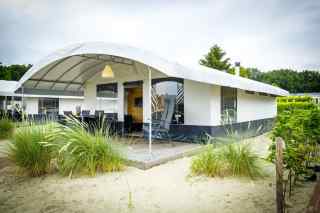 Beautiful 6 person tent villa on a recreation park in North Brabant