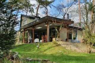 Modern and spacious 9-person holiday home, beautifully situated at Par...