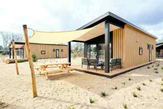 Luxurious 4-person sand lodge with private barrel sauna "on the Veluwe...