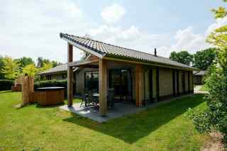 Beautiful 6 person holiday villa with private hot tub near Voorthuizen...