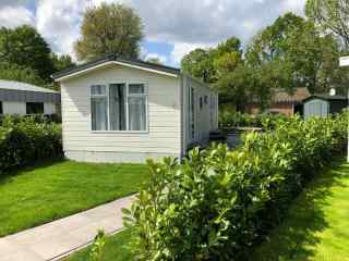 Comfortable 4-person chalet on a holiday park in Lathum with a private...