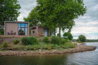 2 persons Tiny House with view over the Nederrijn near Maurik