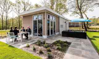 Modern 4-person holiday home on recreation park Beekbergen in the midd...