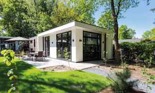 Modern 4-persoons vakantiehuis gelegen op Recreatiepark Beekbergen in...