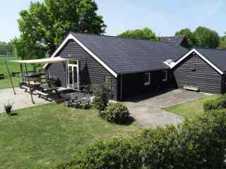 Beautiful 18 Persons Group house | nice located | with sauna and hottu...