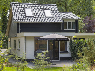 Luxe 6 persoons bungalow met sauna en hottub in de tuin op de Veluwe
