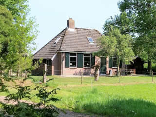 Peacefully located 6-person holiday home surrounded by meadows in Zuid...
