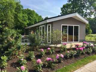 Spacious 5-person holiday home on a holiday park in Ede, in the Veluwe...