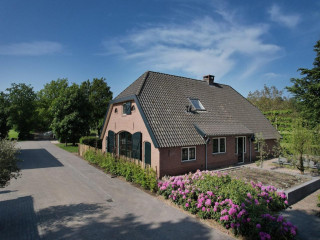 Spacious villa 18 persons with private pool Landgoed Oud Beekdal on th...