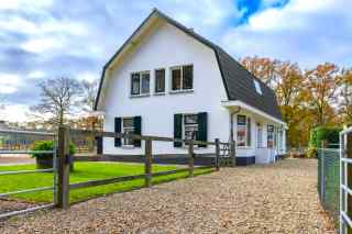 Luxuriöses 4-6 Personen-Ferienhaus mit Whirlpool und Sauna am Rande de...