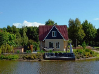 Luxurious 8 persons holiday home with sauna, whirlpool and free intern...