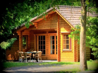 Luxury 8 person Finnish vacation bungalow in the middle of the woods i...