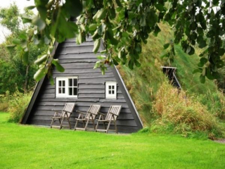 Idyllic 4 person Drentse Plaggen hut with all comfort.