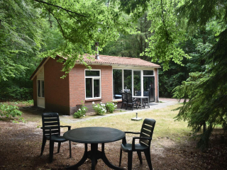 Luxury 4 person holiday home with whirlpool in the woods near Epe on t...