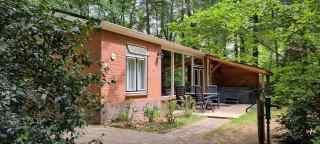 Luxury holiday home suitable for 4 adults and 2 children with Whirlpoo...