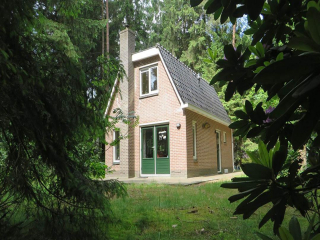 Nice 5 person cottage in the woods near Norg