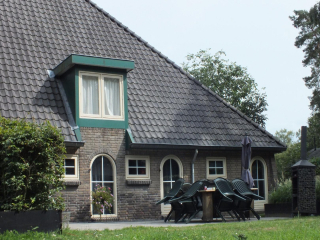 Modern 10/12 person holiday farm, suitable for disabled, in the Achter...