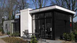 4-person holiday home with sliding doors on holiday park on the Veluwe