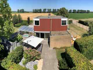 Rural 6 person holiday home with whirlpool and large garden in Dronten