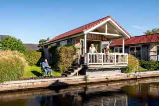 Beautiful 4 person chalet located directly on the water in recreationp...