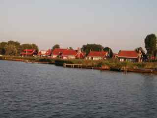 Schönes Ferienhaus für 6 Personen am Wasser in Friesland