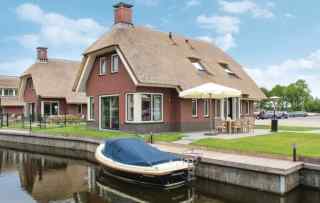 Luxe wellness villa met sauna voor 8 personen aan de Friese Meren