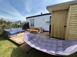 Schönes 5-Personen-Chalet auf einem Familiencampingplatz in Midsland a...