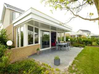 Luxury 4-person wellness holiday home on the Maasplassen near Roermond...