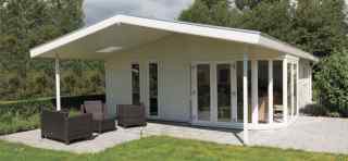 6 persons chalet with covered terrace on vacation park Maasduinen in B...