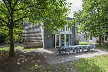 Vrijstaande familievilla voor 18 personen in het Brabantse Oosterhout.