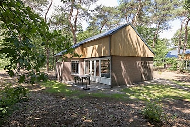 Ground-level bungalow for 4 persons on holiday park De Peel