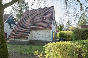 Restyled comfort 6-person bungalow in the woods of Noord-Brabant.